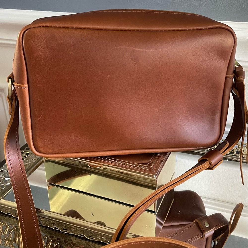 Portland Leather Camera Crossbody- Honey - Picture 6 of 8